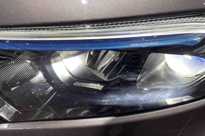 Grå Mercedes EQA 250+ fra 2022