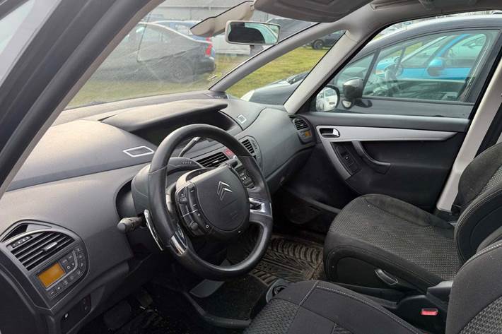 Grå Citroën C4 Picasso fra 2008 set indefra