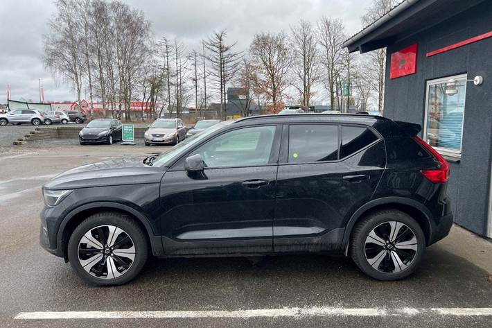 Grøn Volvo XC40 fra 2023
