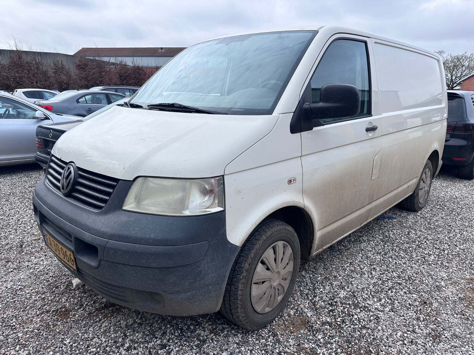 VW Transporter 1,9 TDi 84 Kassevogn kort