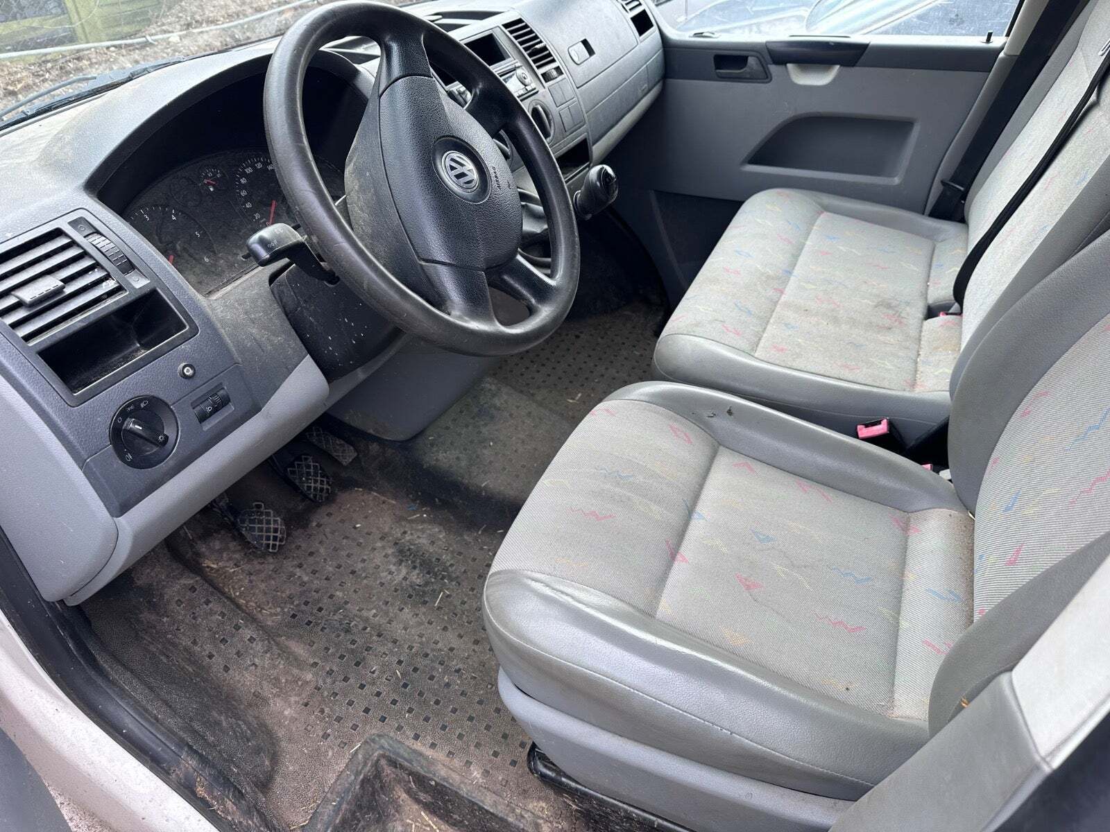 VW Transporter 1,9 TDi 84 Kassevogn kort