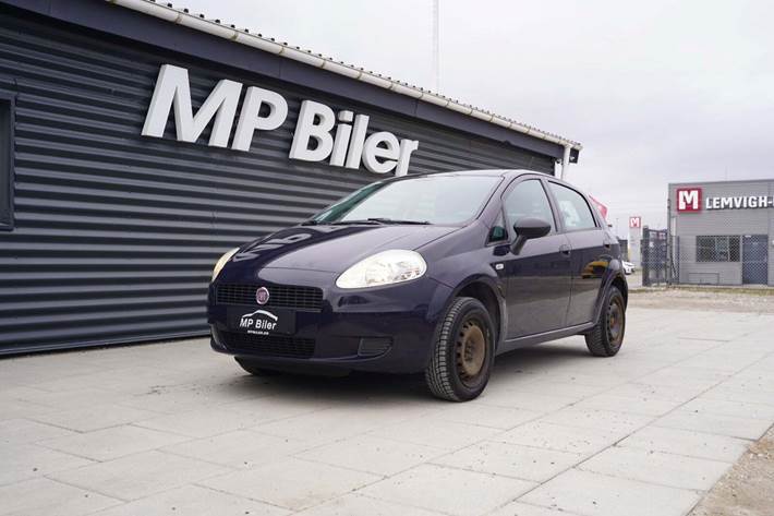 Blå Fiat Punto fra 2012