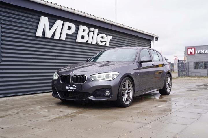 Grå BMW 118i fra 2018 set udefra