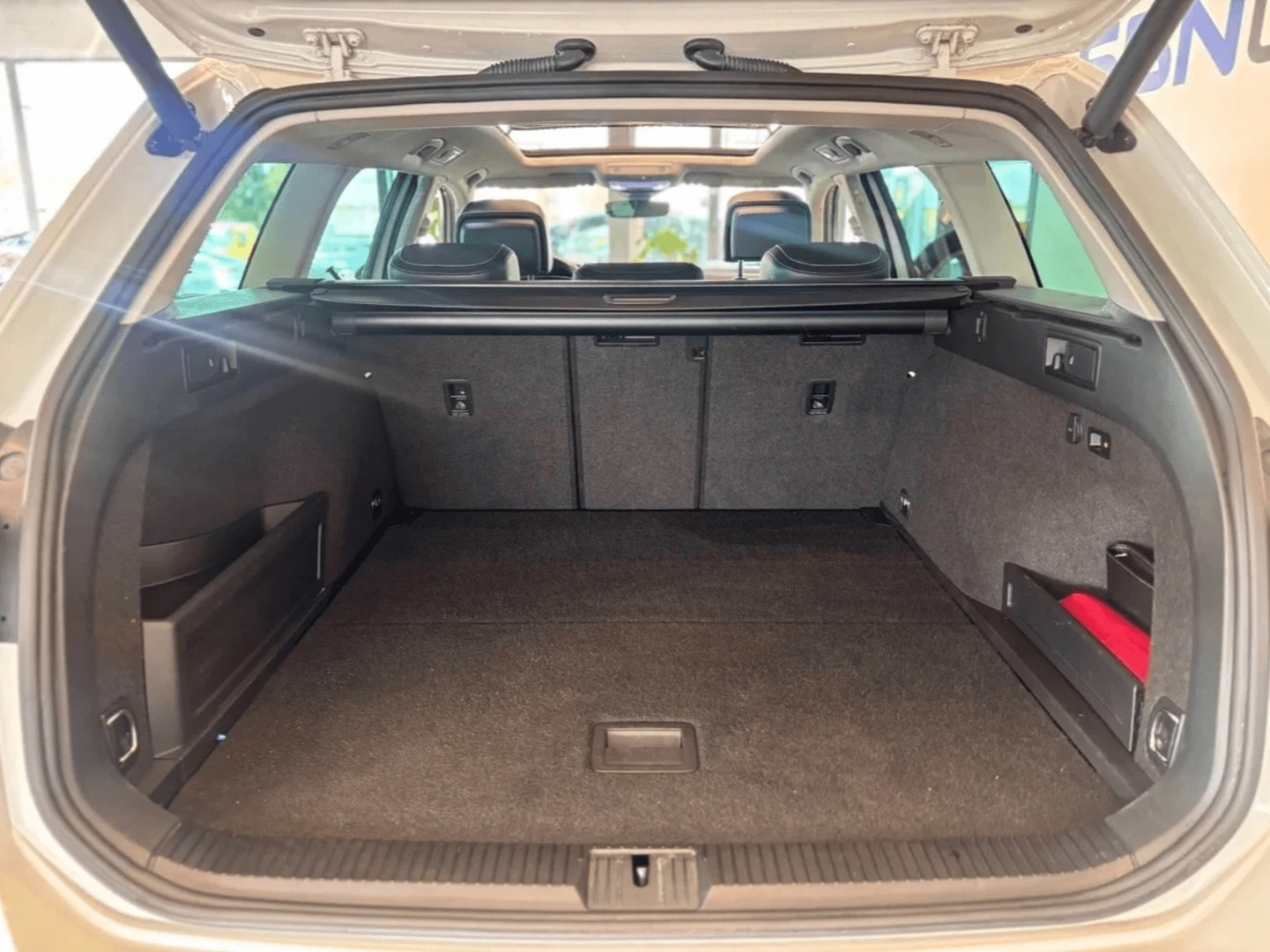 Hvid VW Passat fra 2019