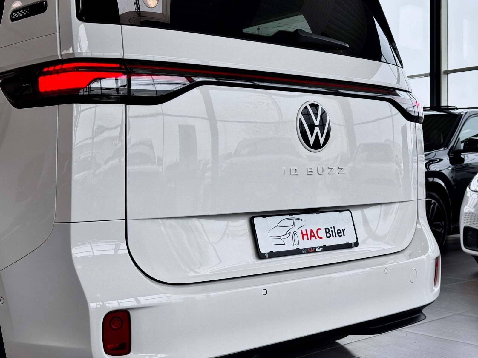 Hvid VW ID.Buzz fra 2024