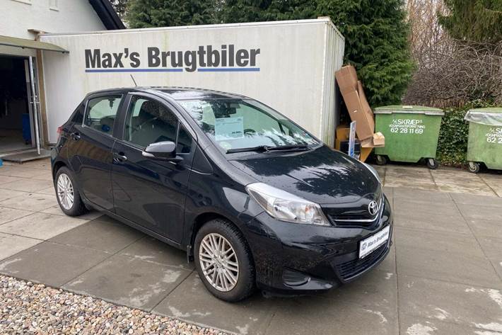 undefined Toyota Yaris fra 2011 set udefra