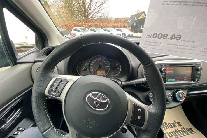 undefined Toyota Yaris fra 2011