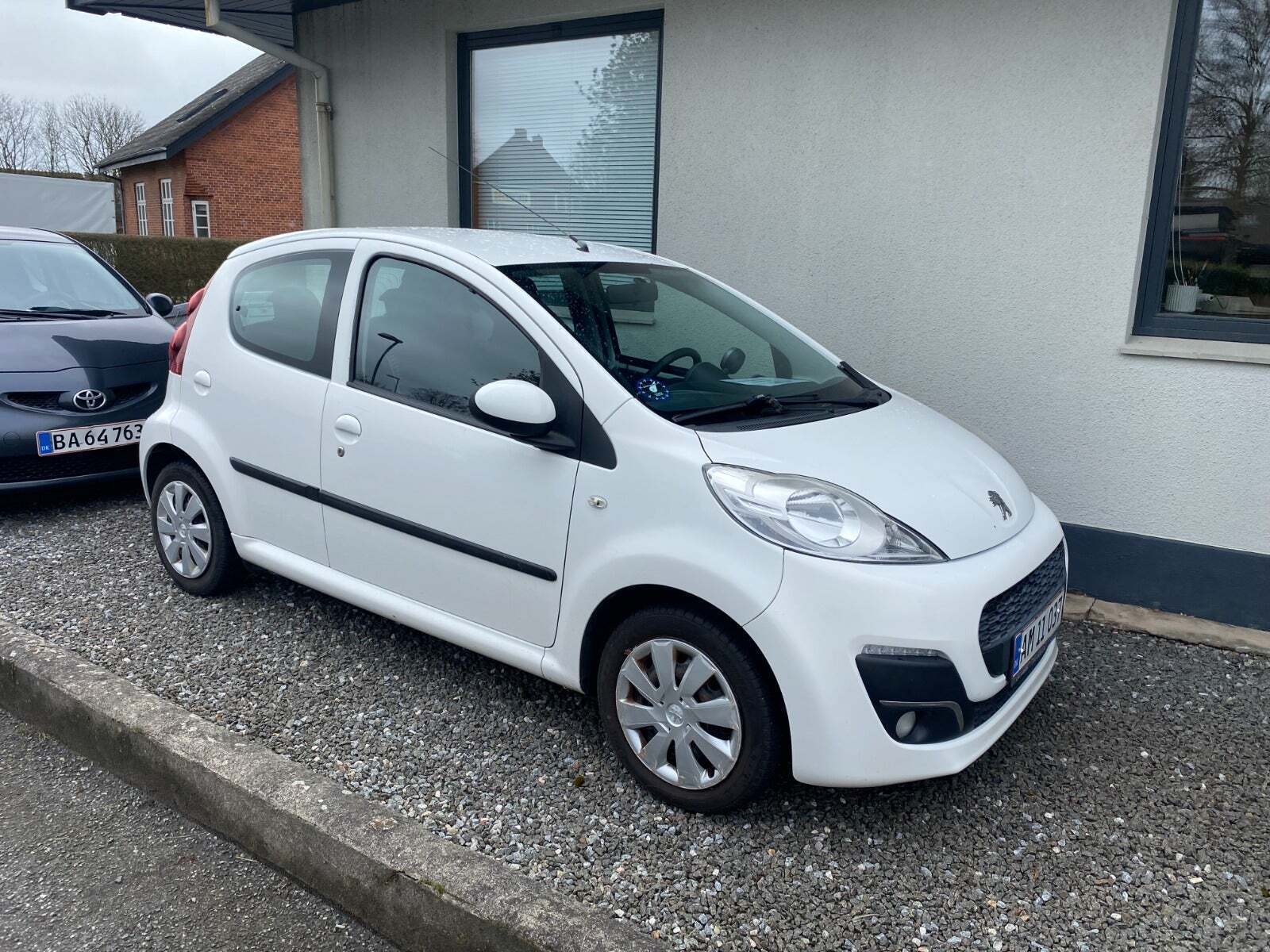 Peugeot 107 1,0 White