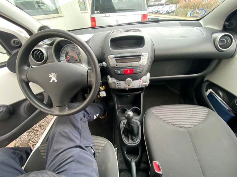 Peugeot 107 1,0 White