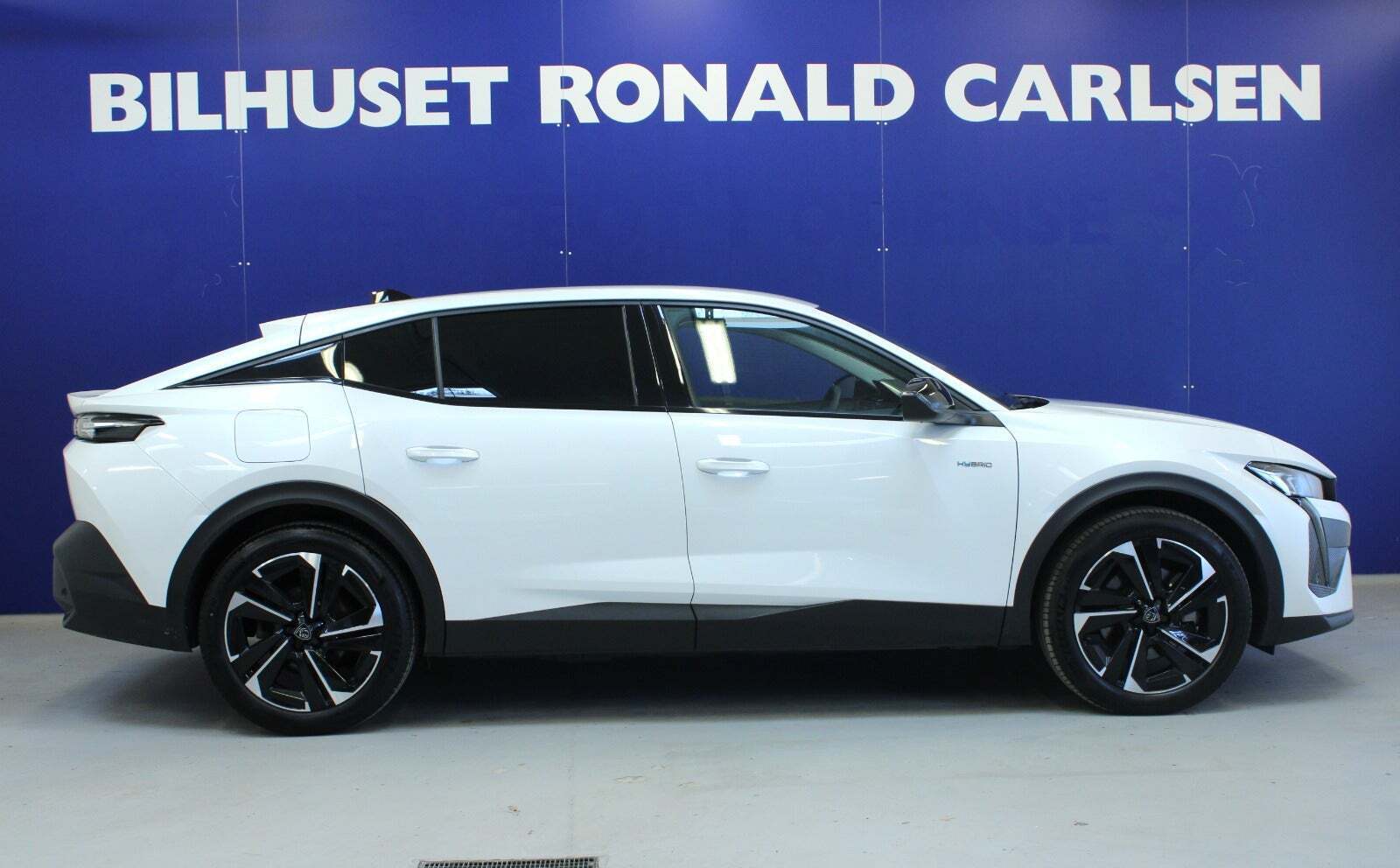 Hvid Peugeot 408 fra 2023