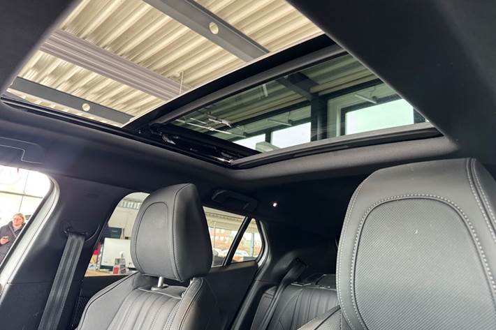 Hvid Peugeot e-2008 fra 2022