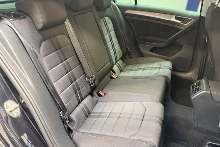 Sort VW Golf VII fra 2015