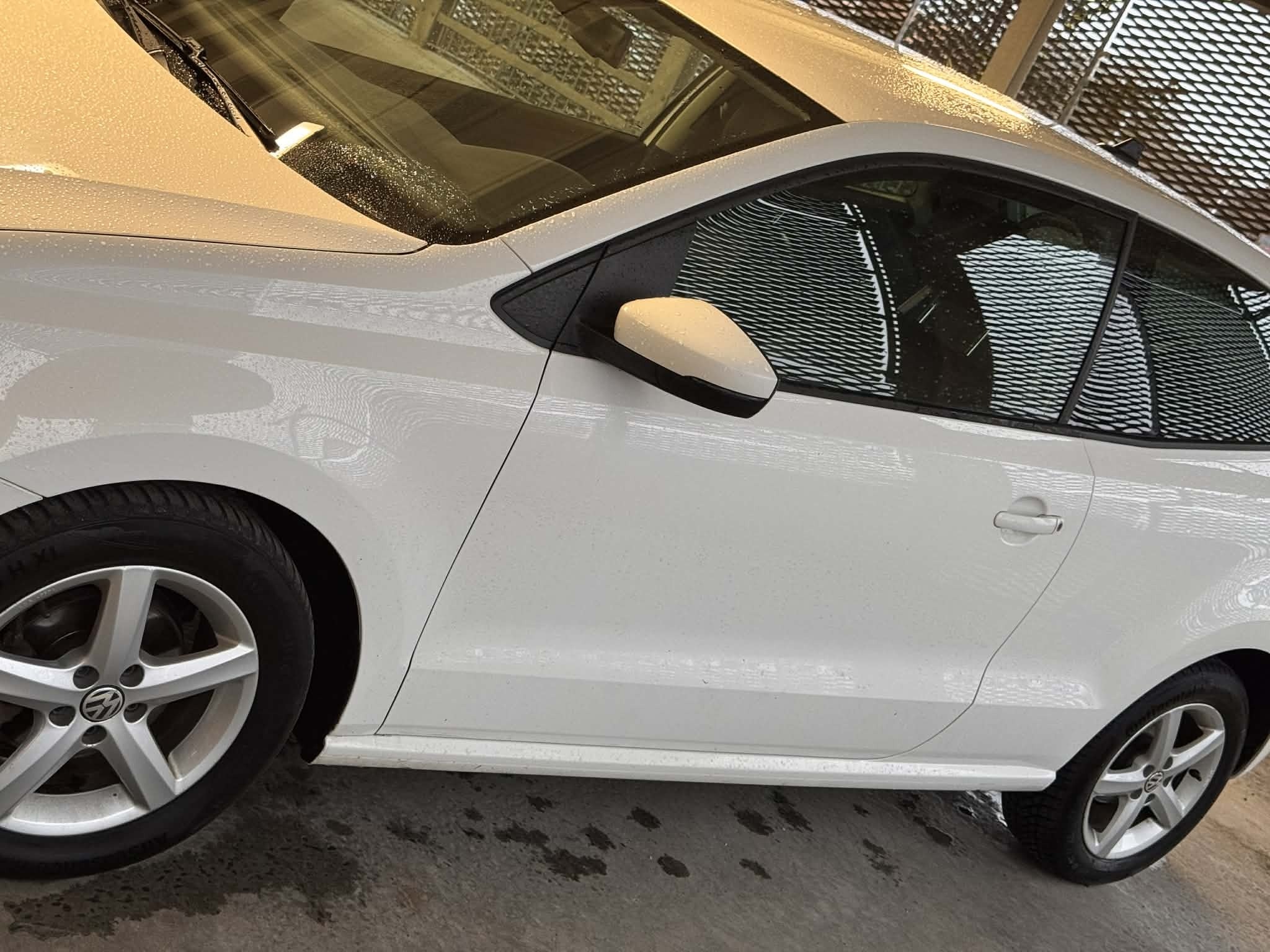 Hvid VW Polo fra 2011