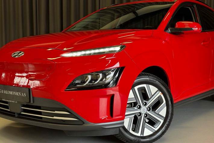 Rød Hyundai Kona fra 2022