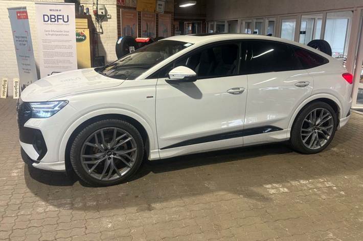 Hvid Audi Q4 e-tron fra 2024