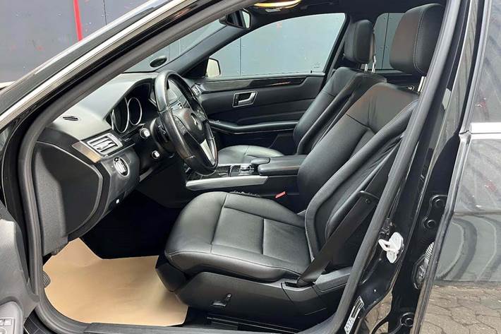 Sort Mercedes E350 fra 2014