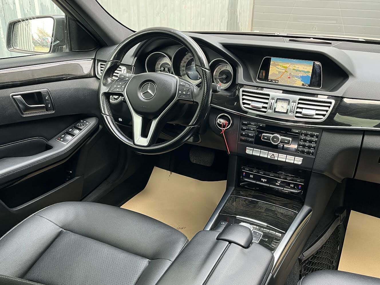 Sort Mercedes E350 fra 2014