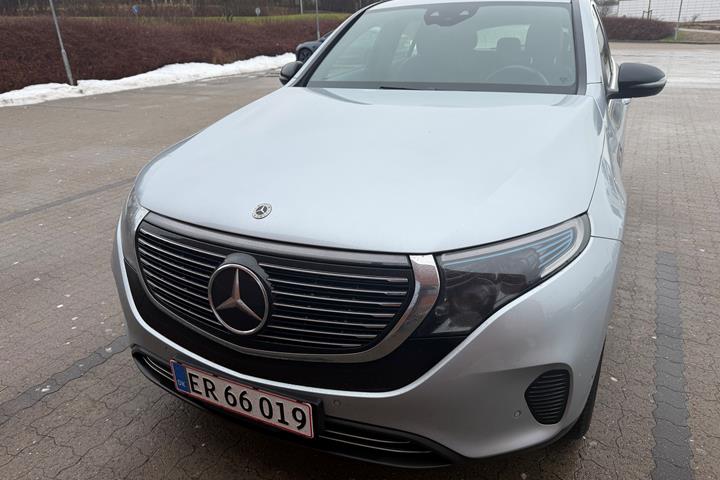 Grå Mercedes EQC fra 2020