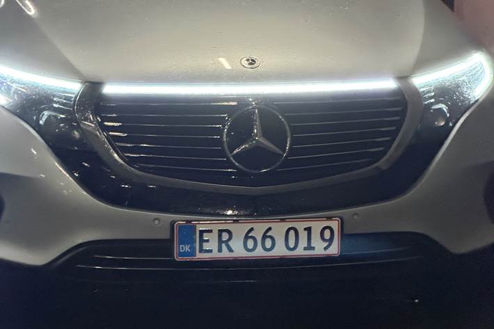 Grå Mercedes EQC fra 2020