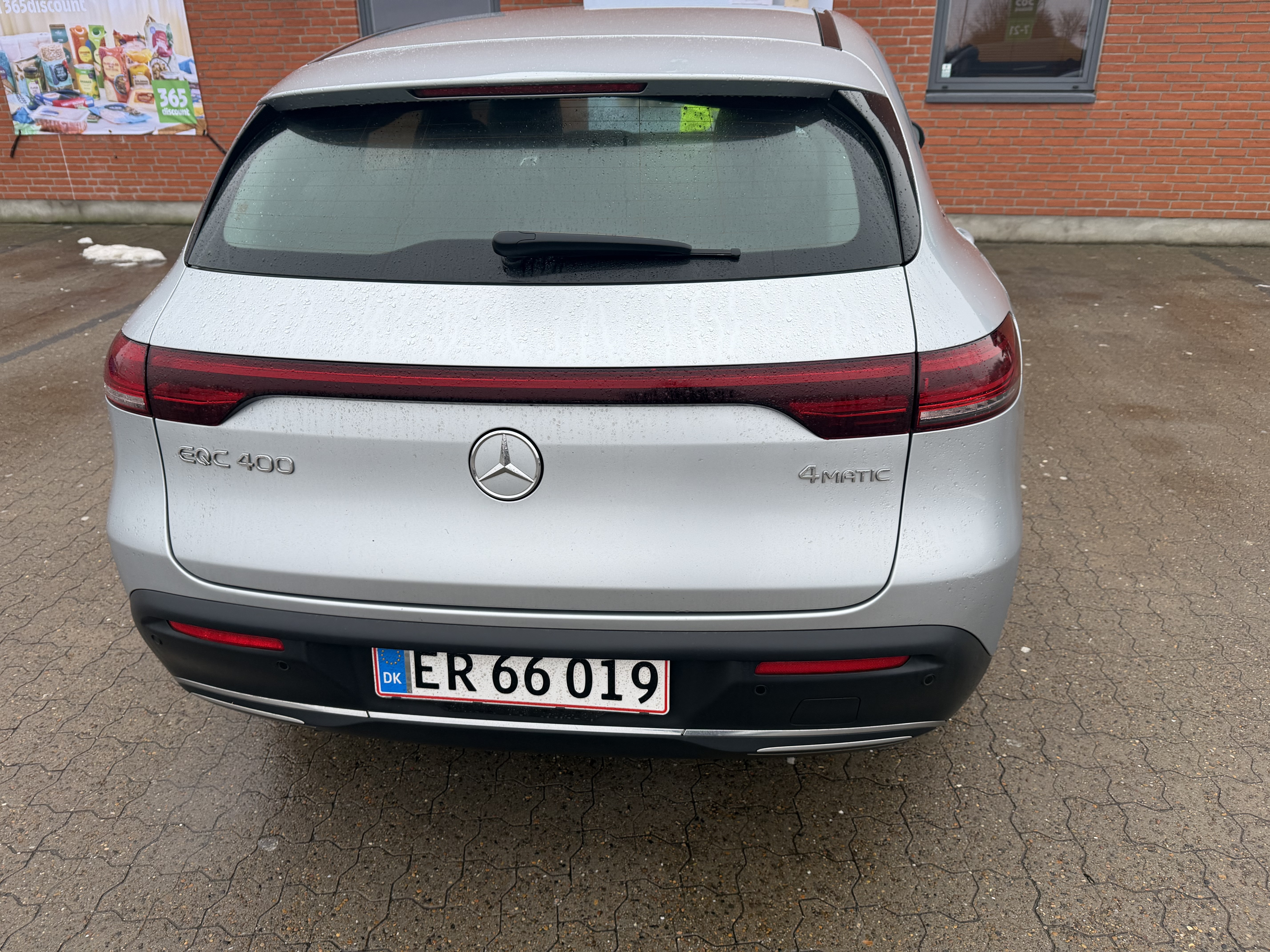 Grå Mercedes EQC fra 2020