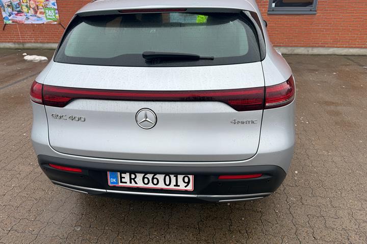 Grå Mercedes EQC fra 2020