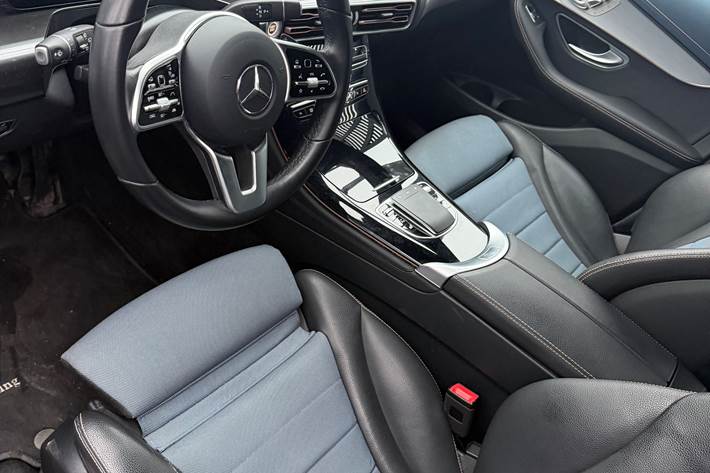 Grå Mercedes EQC fra 2020