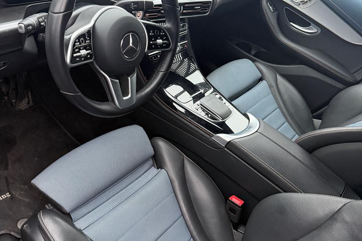 Grå Mercedes EQC fra 2020
