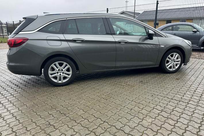 Grå Opel Astra fra 2017