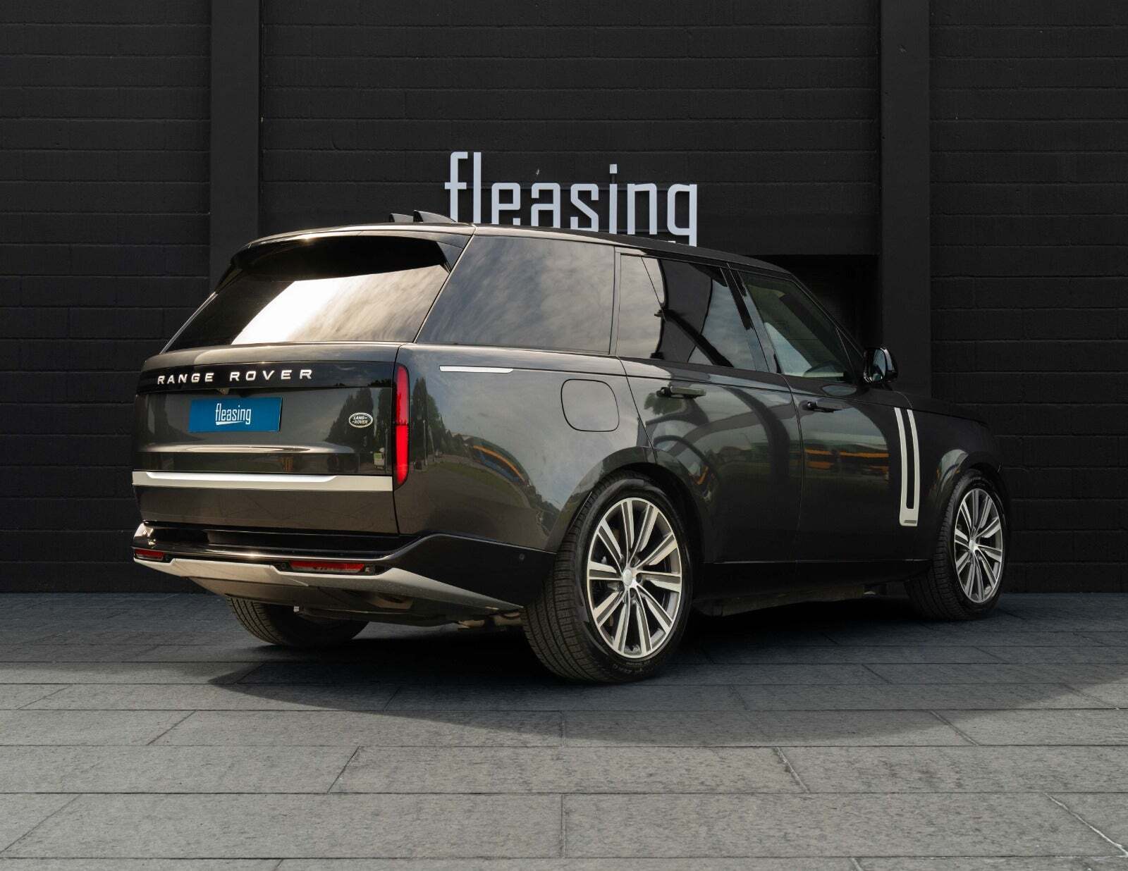 Grå Land Rover Range Rover fra 2023