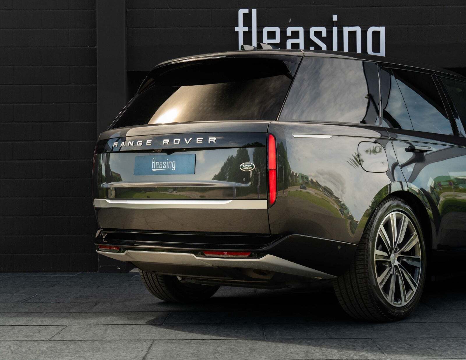 Grå Land Rover Range Rover fra 2023