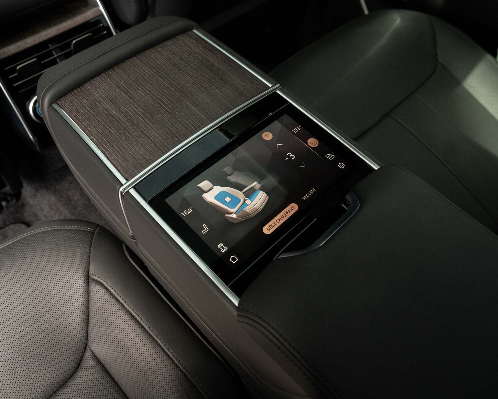 Grå Land Rover Range Rover fra 2023