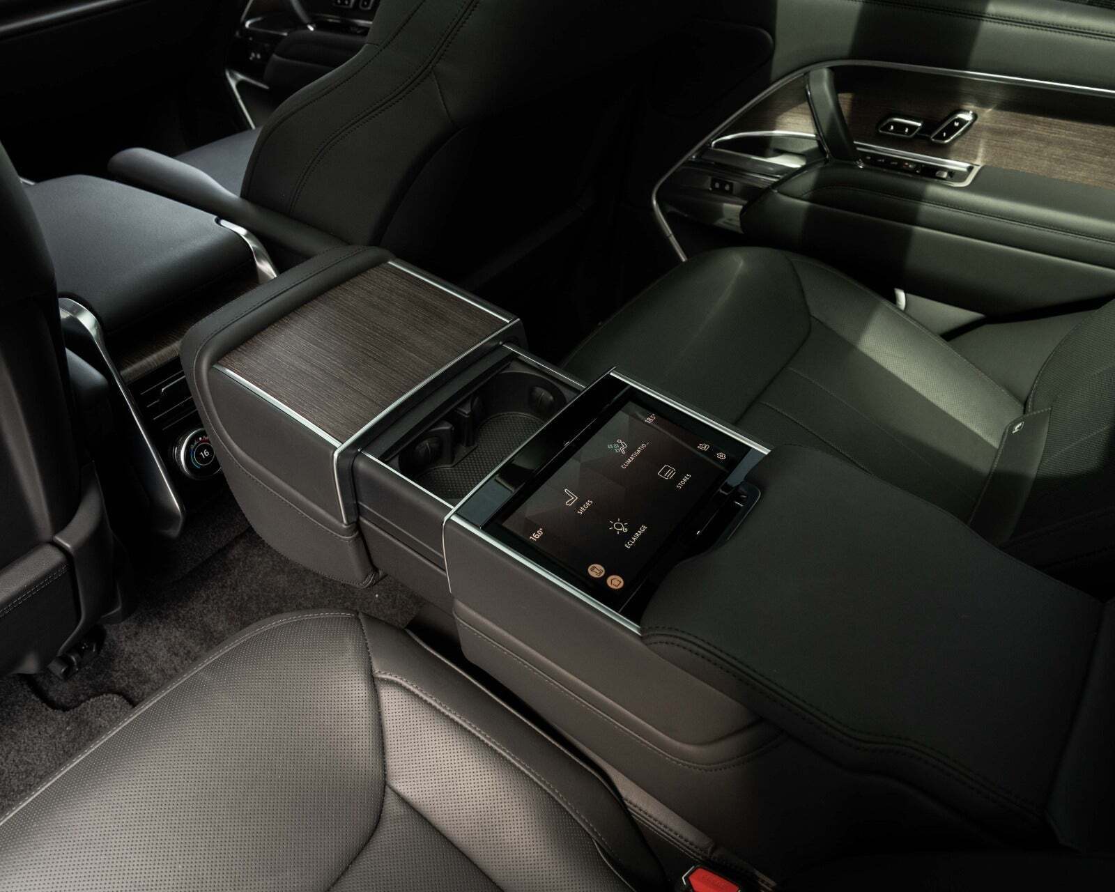 Grå Land Rover Range Rover fra 2023