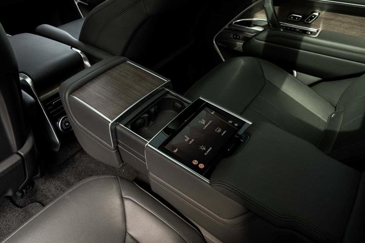 Grå Land Rover Range Rover fra 2023