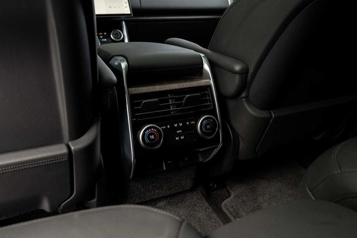 Grå Land Rover Range Rover fra 2023