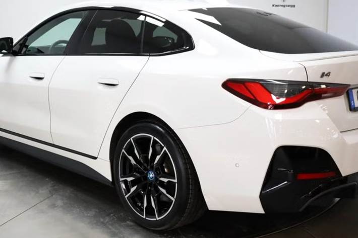 Hvid BMW i4 fra 2024