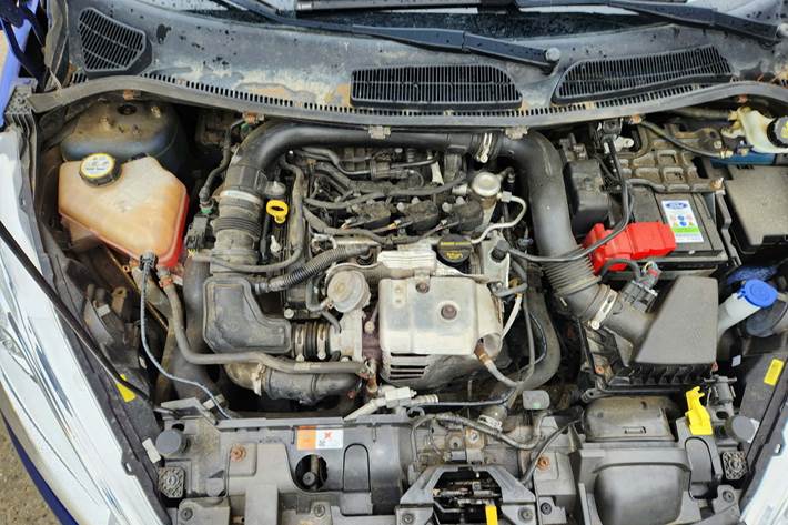 Blå Ford Fiesta fra 2015