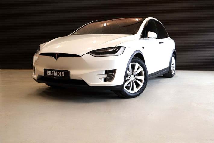 Hvid Tesla Model X fra 2016 set udefra
