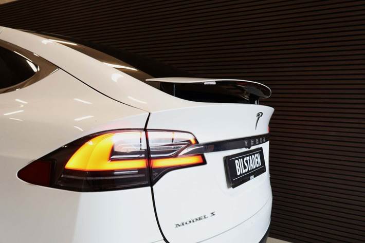 Hvid Tesla Model X fra 2016