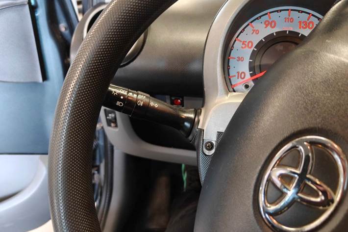 Gul Toyota Aygo fra 2008