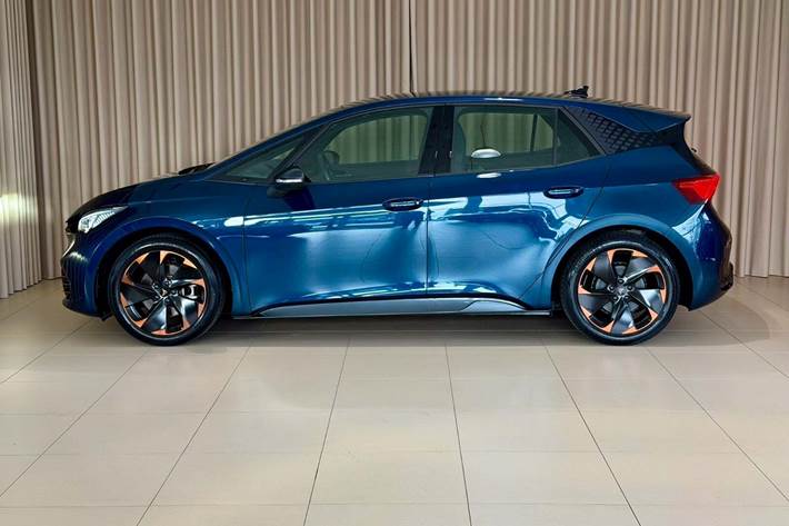 Blå Cupra Born fra 2023