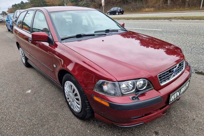 Grå Volvo V40 fra 2003