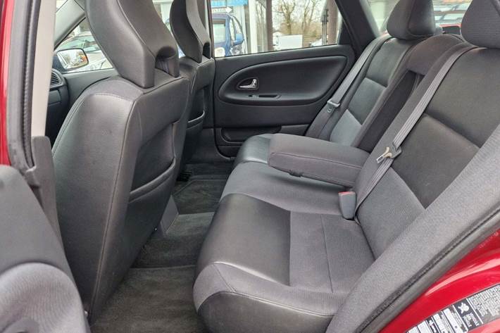 Grå Volvo V40 fra 2003