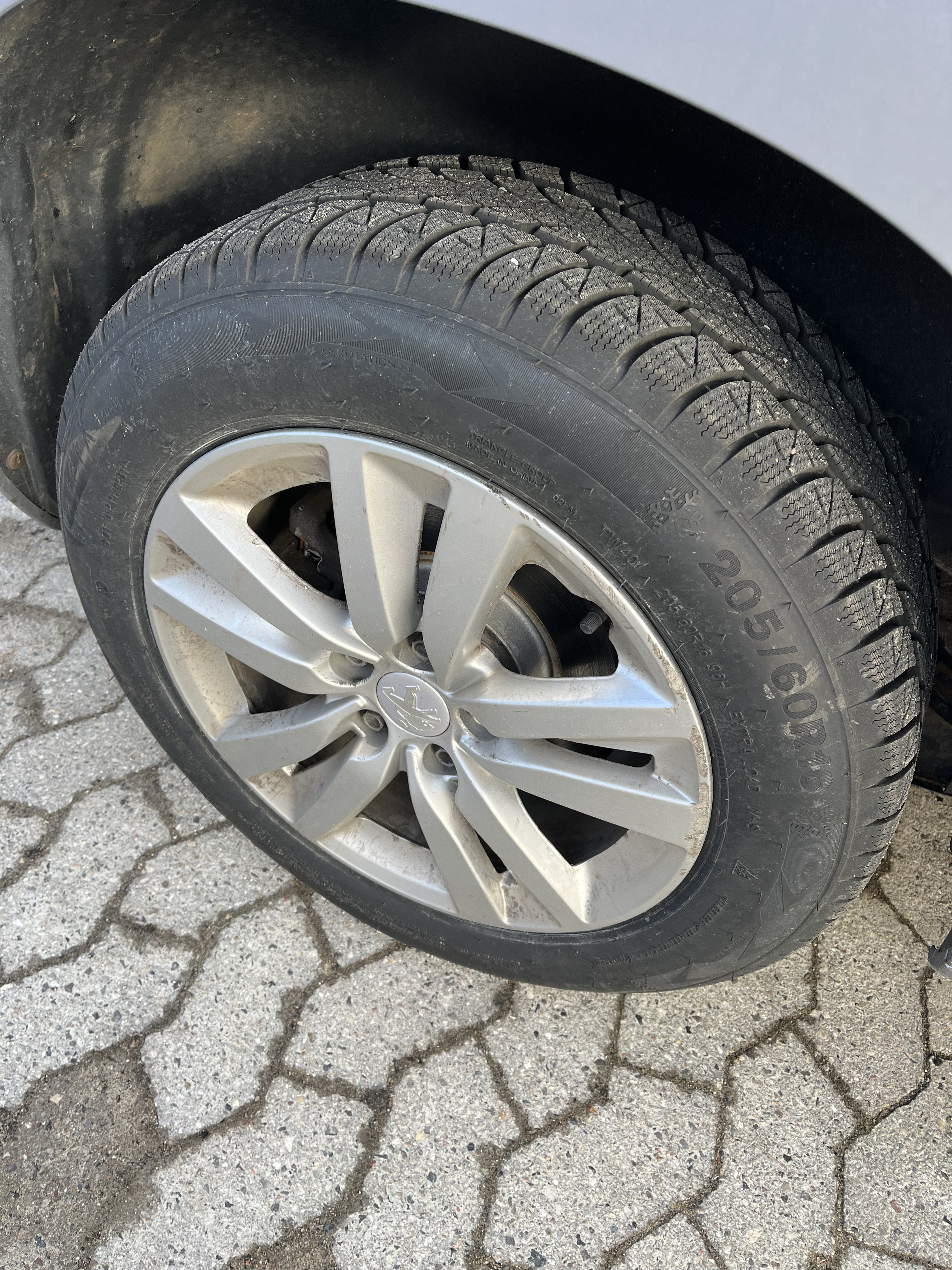 Grå Peugeot Partner fra 2020