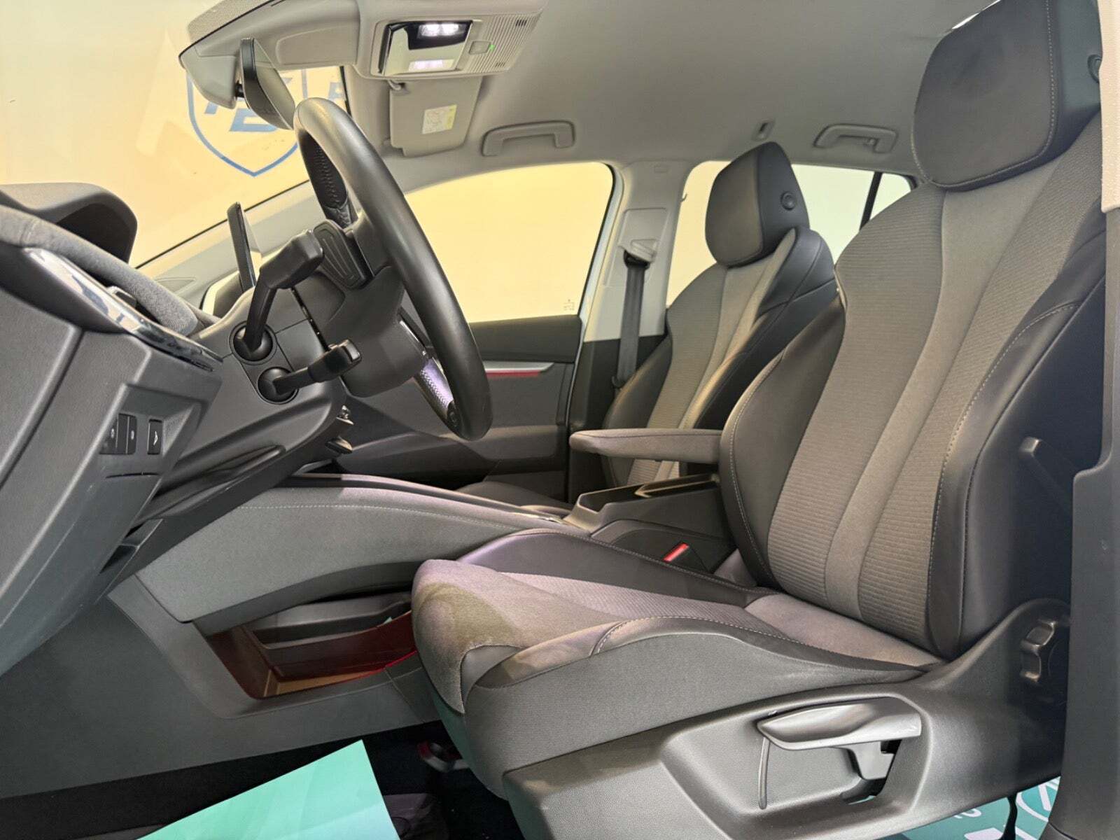 Hvid Skoda Enyaq fra 2022