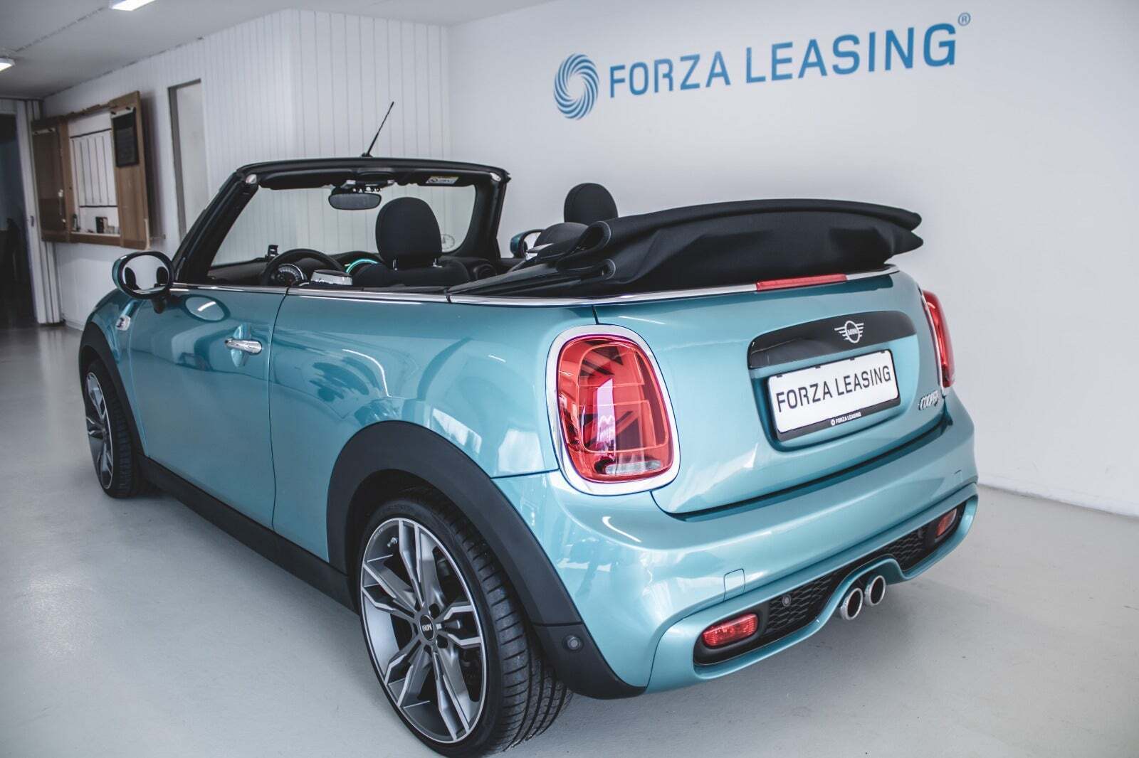 Turquoise Mini Cooper S fra 2020