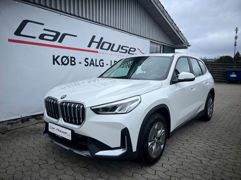 BMW iX1 xDrive30 X-Line