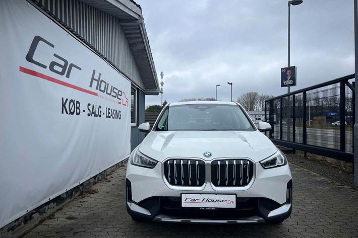 Hvid BMW iX1 fra 2023