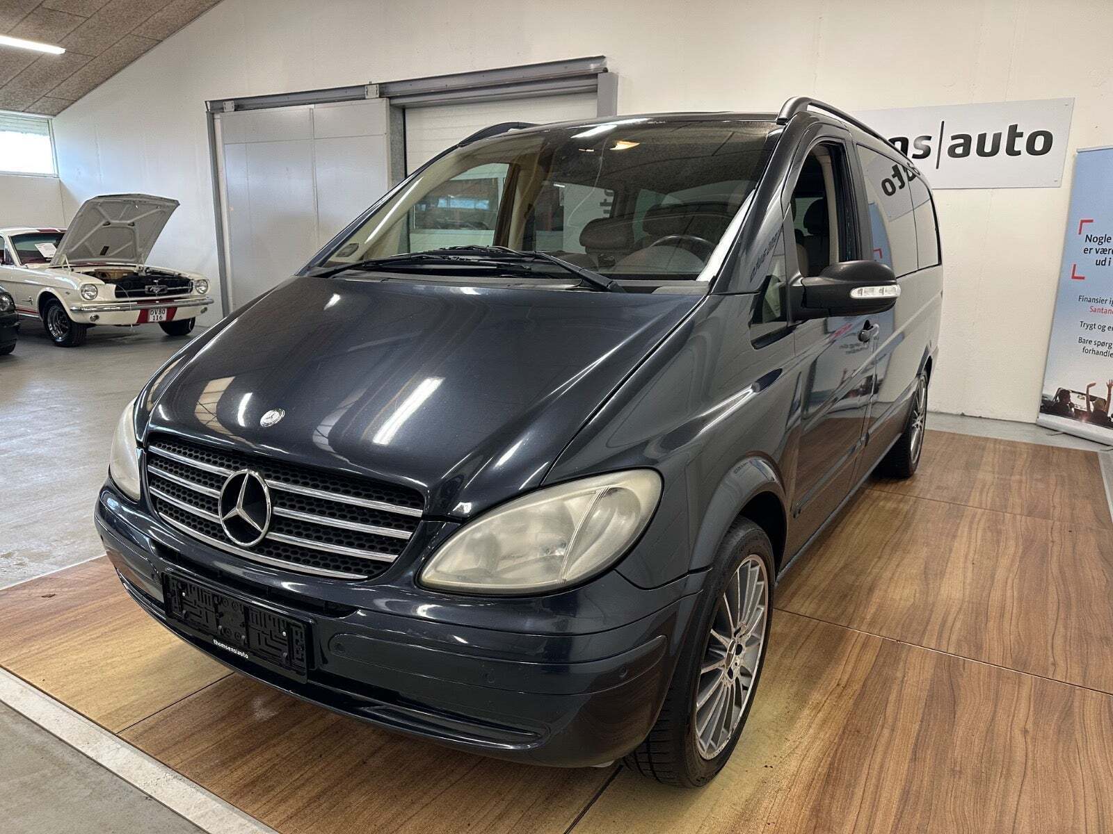 Sort Mercedes Viano fra 2005 set udefra