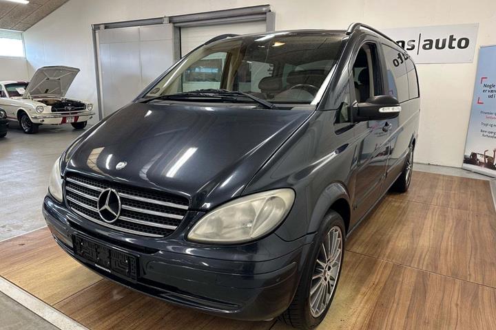 Sort Mercedes Viano fra 2005 set udefra