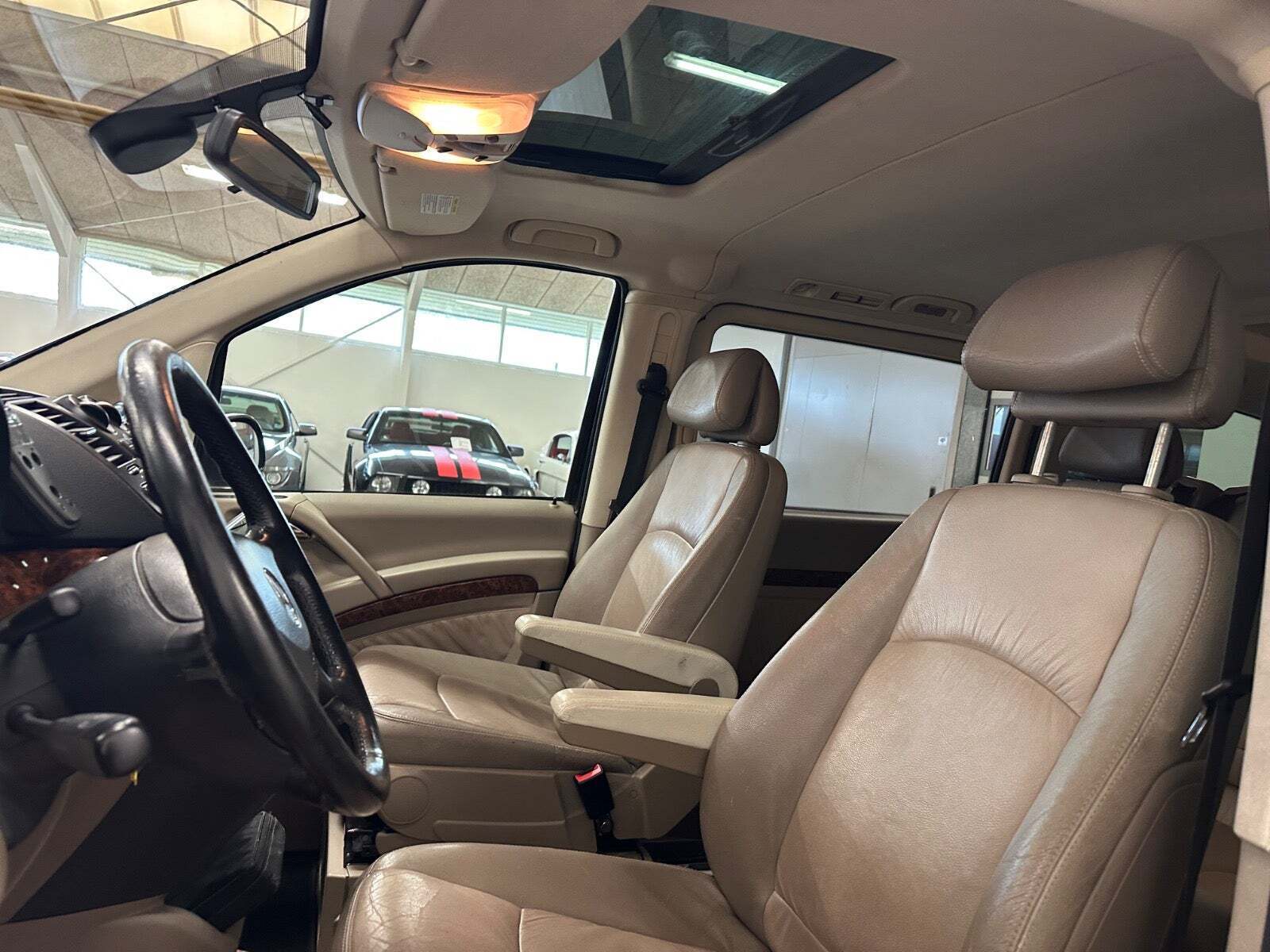 Sort Mercedes Viano fra 2005